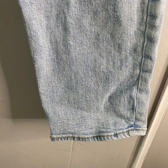 Old Navy Petite OG LOOSE High Rise Light Wash Jeans - Picture 4 of 4